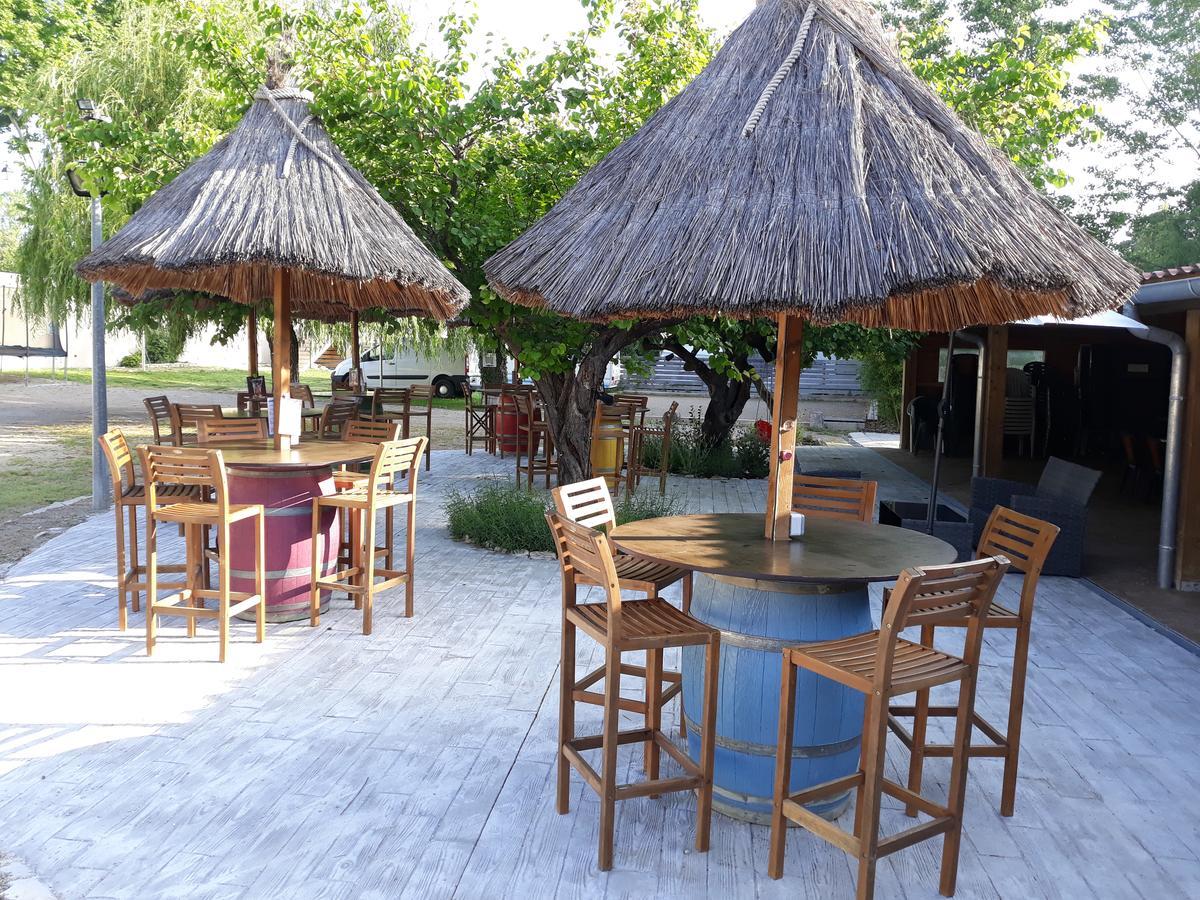 Camping Le Pre Saint-Andre Souvignargues Zewnętrze zdjęcie
