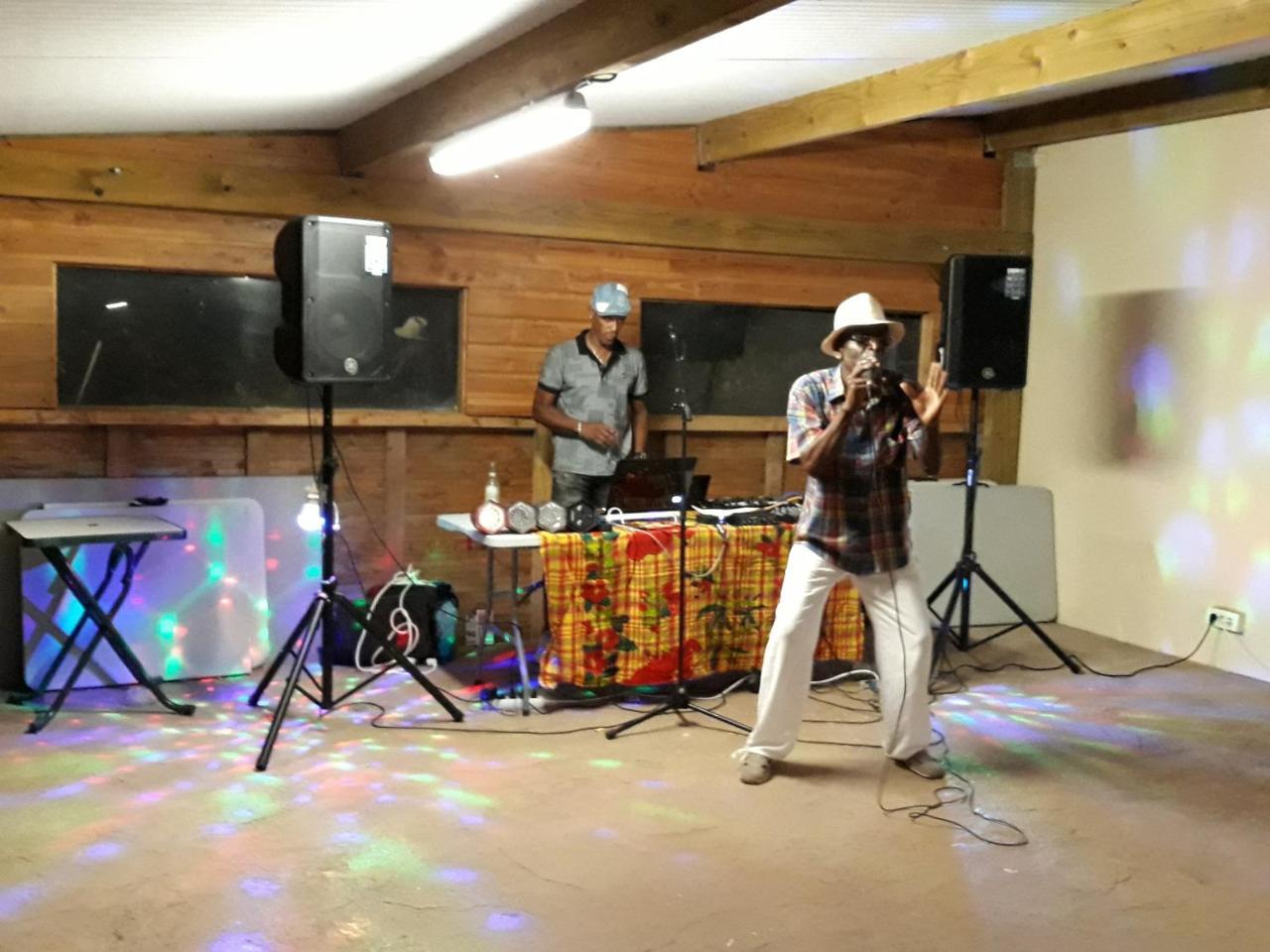 Camping Le Pre Saint-Andre Souvignargues Zewnętrze zdjęcie
